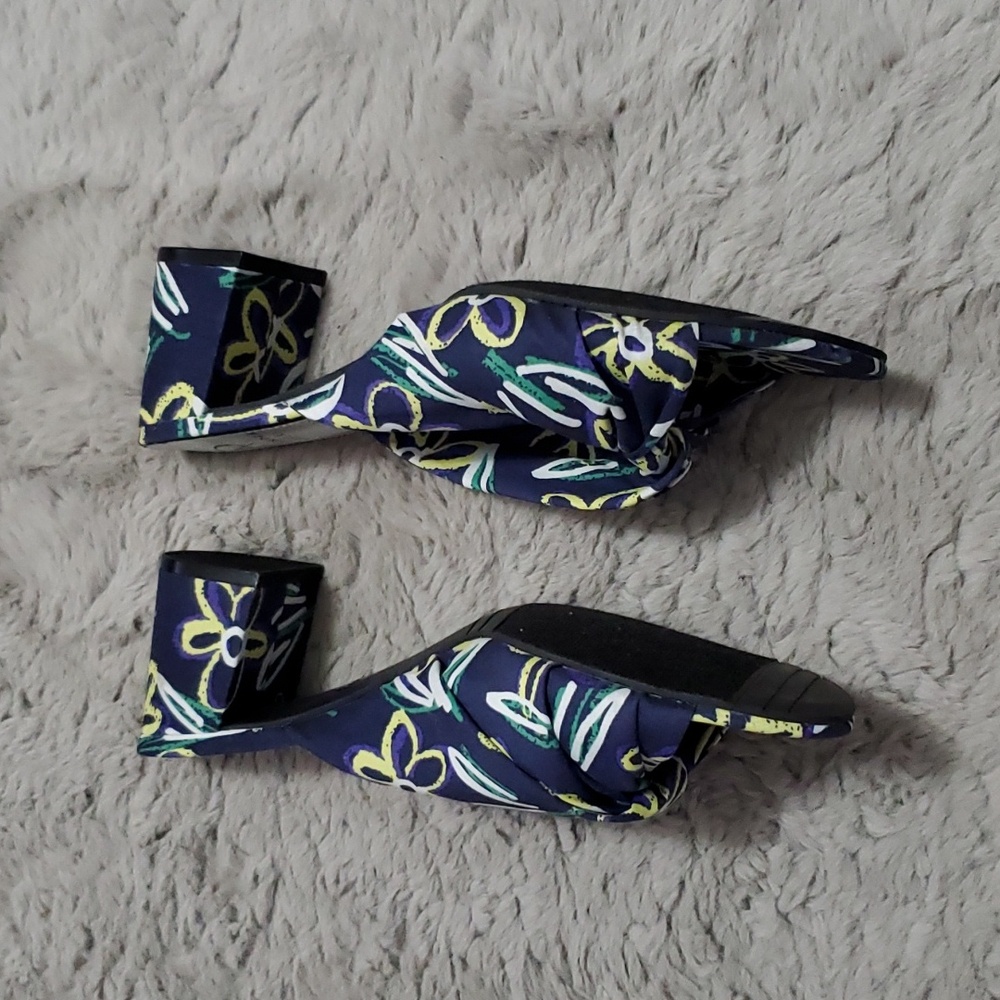Adrianna Papell floral block heels - Picture 4 of 11